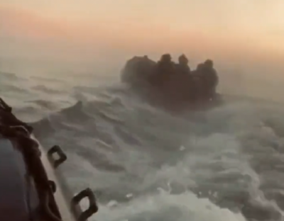 Бойцы ВСУ на лодках переправляются через Днепр: в Минобороны показали видео