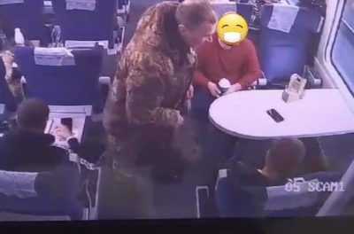 Украинский военный ехал в тамбуре поезда Украинский военный ехал в тамбуре поезда
