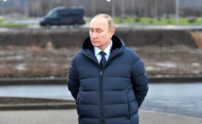 Дригає ногою та має фіолетові руки: з'явилися нові чутки про хворобу Путіна