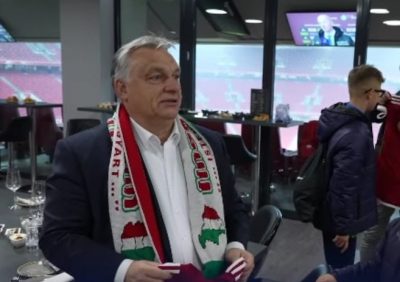 Карта Венгрии с частями Украины и Румынии: Орбан попал в скандал из-за шарфа с намеком на аннексию