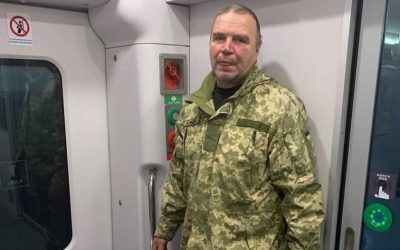 Захисник України був змушений їхати в тамбурі 