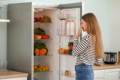 Как избавиться от плохого запаха в холодильнике: 5 сказочных трюков, которые навсегда облегчат жизнь