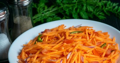 В 10 раз вкуснее обычного салата: рецепт бомбической закуски за 15 минут