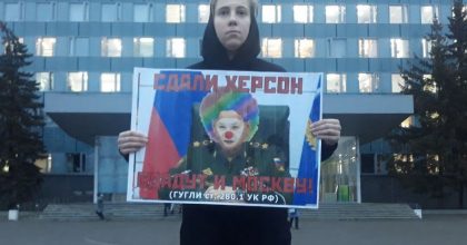 "Сдали Херсон, сдадут и Москву": фанатка "русского мира" раскритиковала побег россиян из Херсона