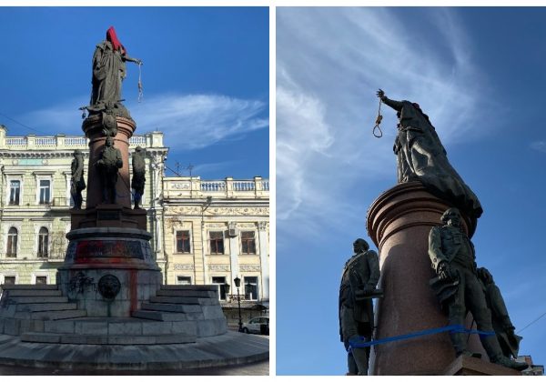У руках – петля, на голові – ковпак ката: в Одесі "прикрасили" пам'ятник імператриці Катерині ІІ