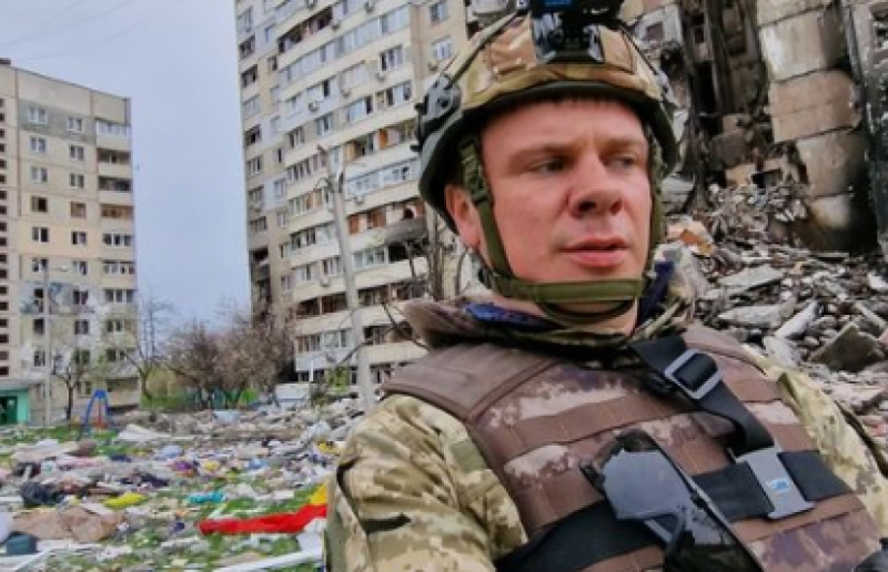 "Воюють з грудними дітьми і пенсіонерами": Комаров показав руйнівний снаряд в будинку під Харковом