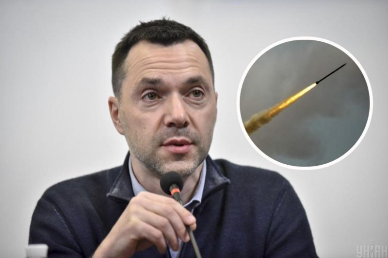 "За місяць стільки не виробляють": Арестович розповів про крах окупантів