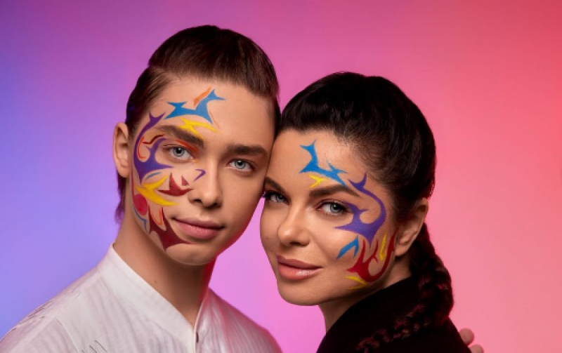 Сын запроданки Королевой сбежал из РФ и бросил невесту-стриптизершу