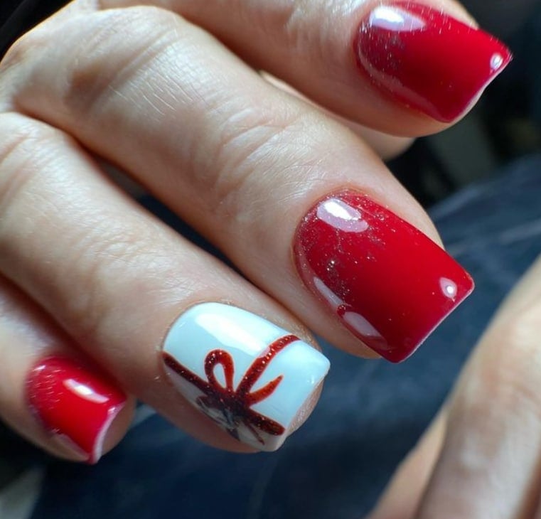 Красный маникюр на Новый год 2023 Красный маникюр на Новый год 2023