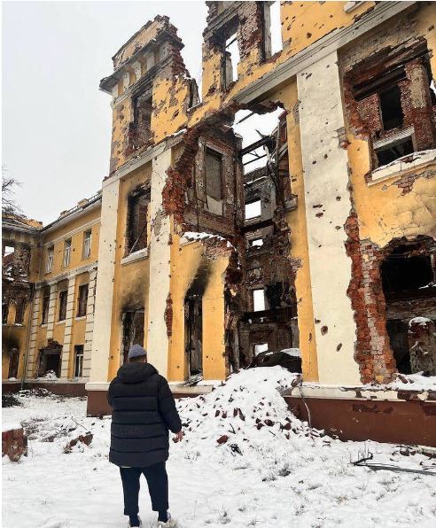 'Понимаю, что выстоим. Уже выстояли': Монатик дал концерт и показал фото разрушений в Харькове