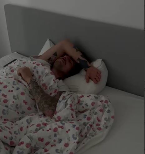 'Пишаюся Вовою': Кацуріна показала Дантеса, який мило спав в її ліжку