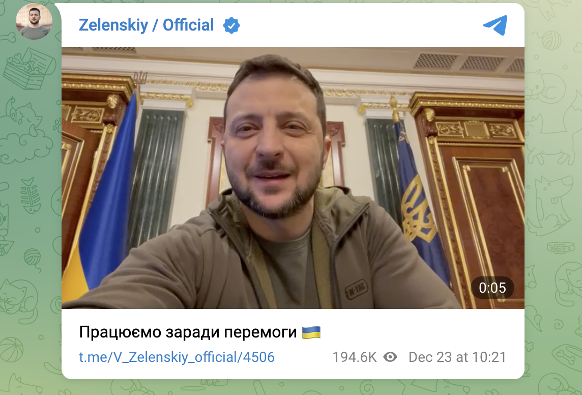 'Работаем ради победы': Зеленский вернулся в Киев и опубликовал видео из своего кабинета