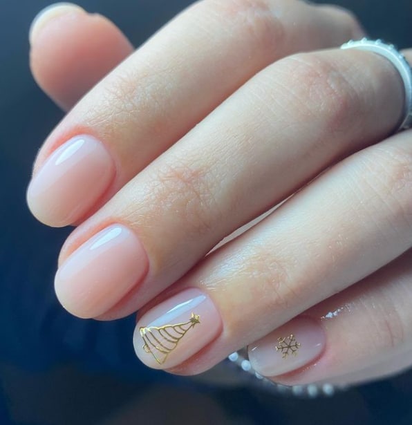 Новогодний маникюр на короткие ногти 2023 Новогодний маникюр на короткие ногти 2023