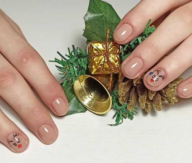 Новогодний маникюр на короткие ногти 2023 Новогодний маникюр на короткие ногти 2023