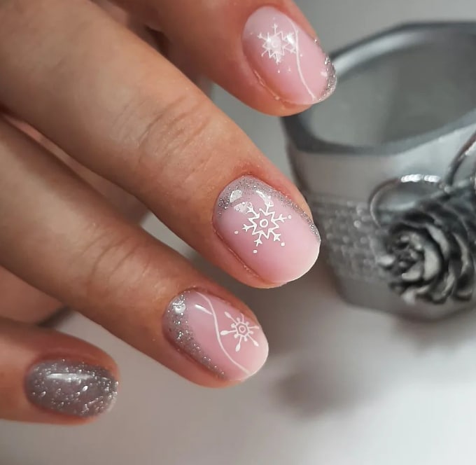 Новогодний маникюр на короткие ногти 2023 Новогодний маникюр на короткие ногти 2023