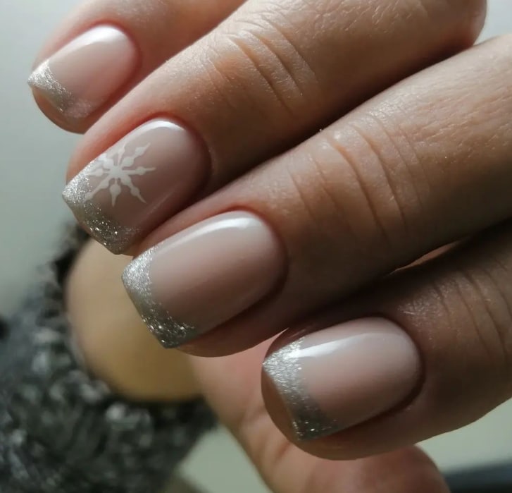 Новогодний маникюр на короткие ногти 2023 Новогодний маникюр на короткие ногти 2023