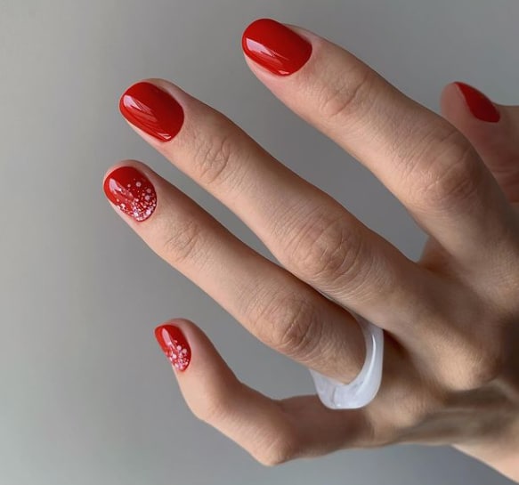 Новогодний маникюр на короткие ногти 2023 Новогодний маникюр на короткие ногти 2023