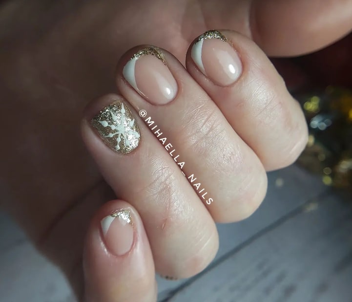 Новогодний маникюр на короткие ногти 2023 Новогодний маникюр на короткие ногти 2023