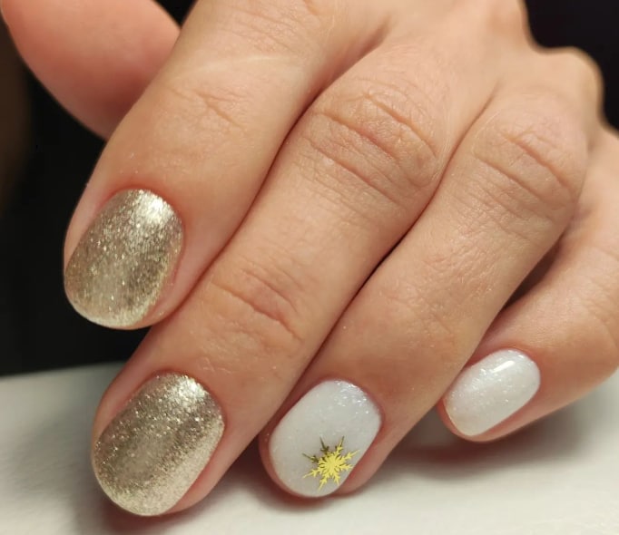 Новогодний маникюр на короткие ногти 2023 Новогодний маникюр на короткие ногти 2023