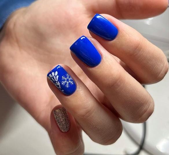 Новогодний маникюр на короткие ногти 2023 Новогодний маникюр на короткие ногти 2023