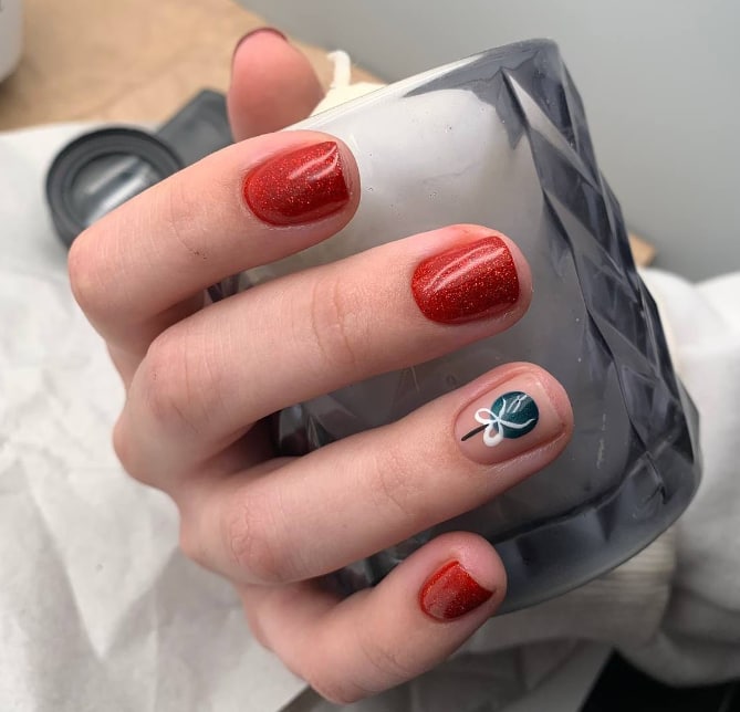 Новогодний маникюр на короткие ногти 2023 Новогодний маникюр на короткие ногти 2023