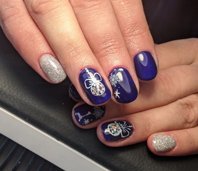 Новогодний маникюр на короткие ногти 2023 Новогодний маникюр на короткие ногти 2023