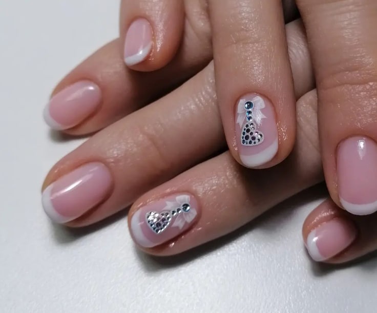 Новогодний маникюр на короткие ногти 2023 Новогодний маникюр на короткие ногти 2023