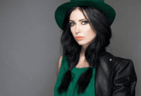 Маленький песик, всегда щенок: певица Lama похвасталась фигурой в облегающем мини