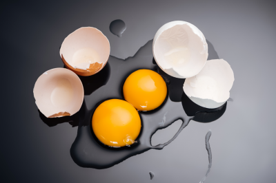 Як розбити яйце без осколків: неймовірно простий лайфхак, про який мало хто знає