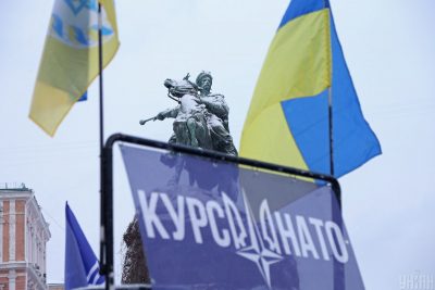 НАТО хоче підвищити статус України, але не пропонувати швидке членство - Euracitiv