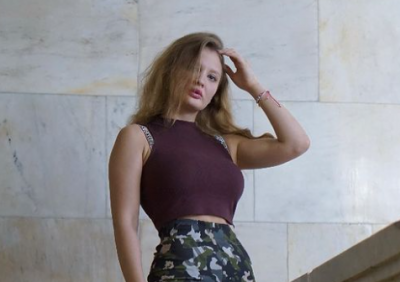 Невістка Королевою Невістка Королевою