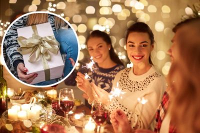 Що можна подарувати подрузі на Новий рік 2023: 15 варіантів, які їй точно сподобаються
