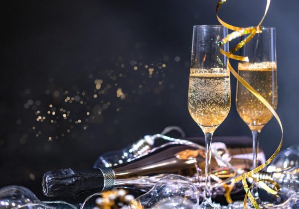 Привітання з Новим 2023 роком: яскраві листівки, теплі слова для дітей і дорослих