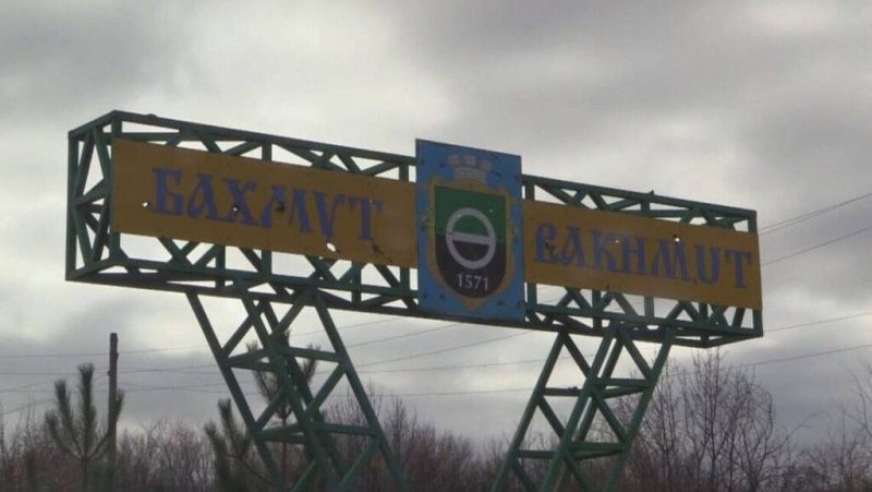Две основные дороги в Бахмут находятся под угрозой прямого обстрела оккупантами - разведка