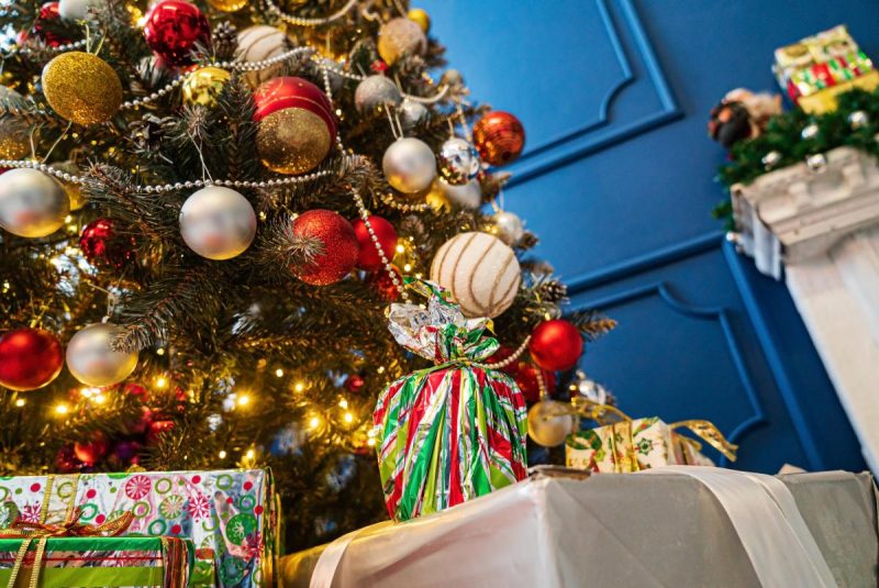 Як прикрасити ялинку на Новий рік 2023, щоб залучити удачу і щастя