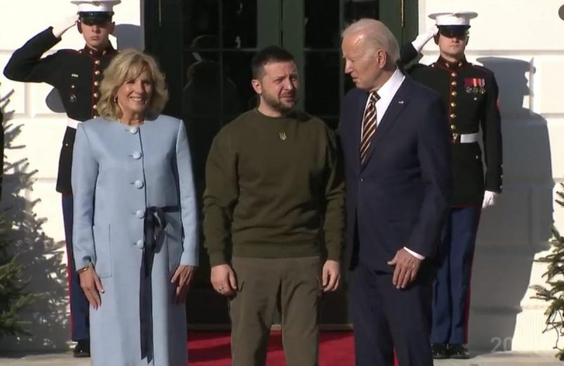 Байден зустрів президента України в Білому домі: Зеленський назвав мету термінового візиту до США
