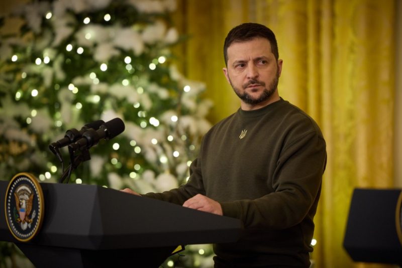 "У зла немає зброї сильнішої за броню, дану нам Богом": Зеленський привітав українців з Різдвом