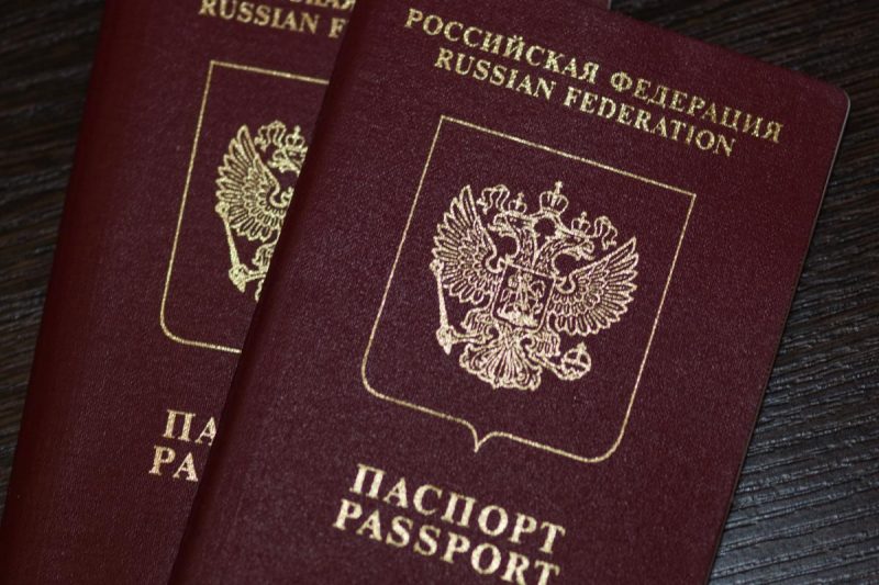 Гражданин РФ мощно обругал Путина в своем паспорте, чтобы его не выгнали из Украины – ГПСУ