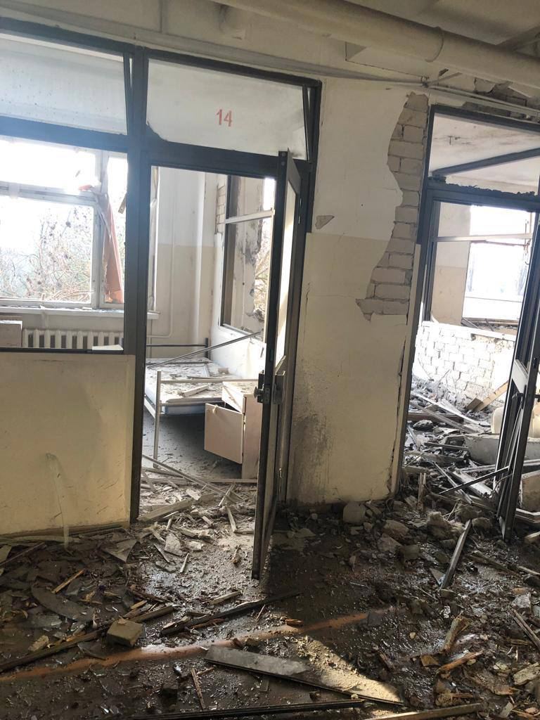 Наслідки обстрілу окупантами дитячої лікарні в Херсоні