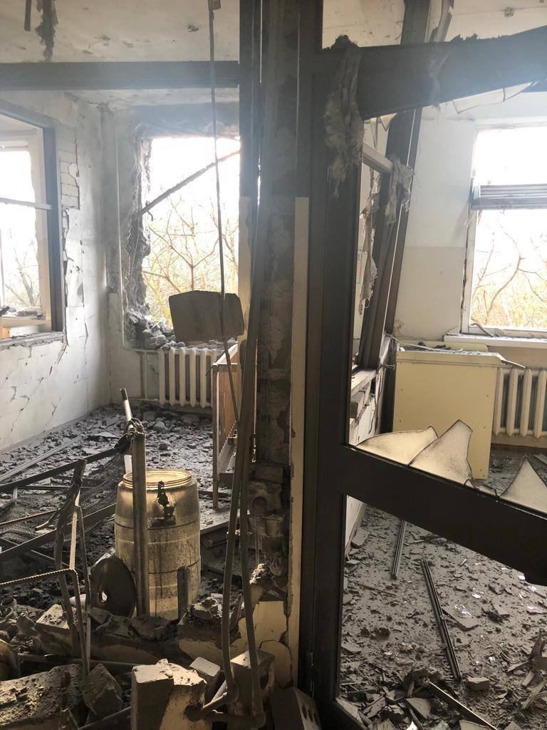 Наслідки обстрілу окупантами дитячої лікарні в Херсоні