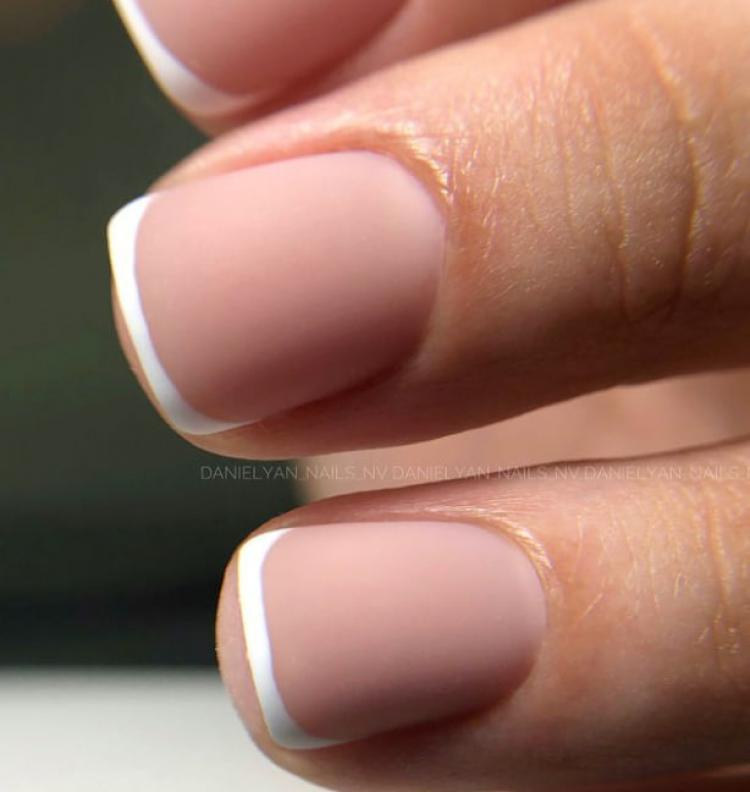 Матовий френч манікюр 2023: 5 варіантів наймоднішого нейл-арту на сьогоднішній момент Матовий френч манікюр 2023: 5 варіантів наймоднішого нейл-арту на сьогоднішній момент