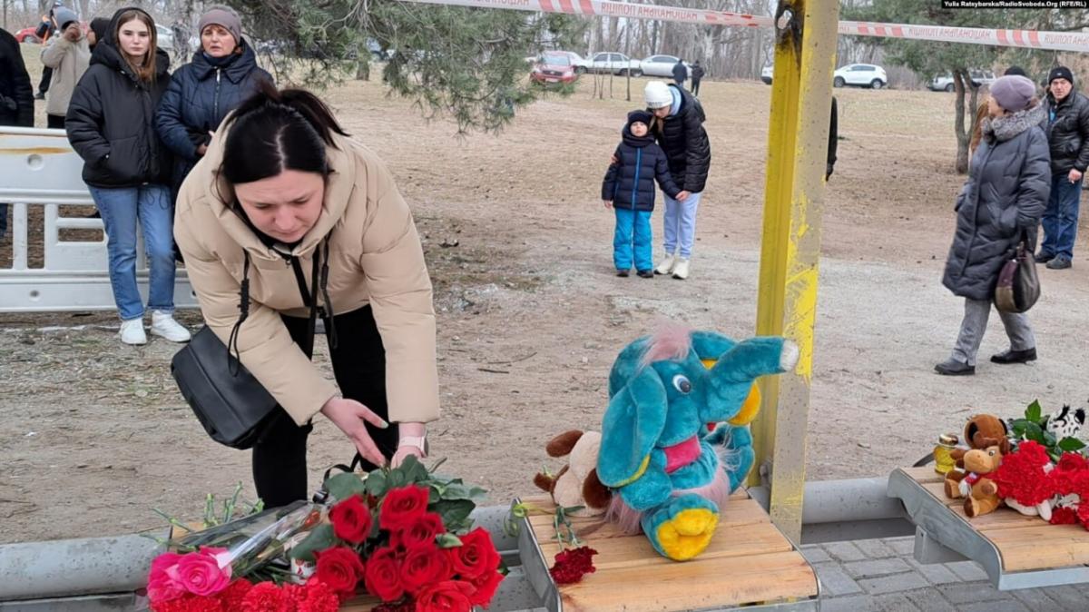 Батьки дівчини, яка дивом вижила після ракетного удару по Дніпру, загинули
