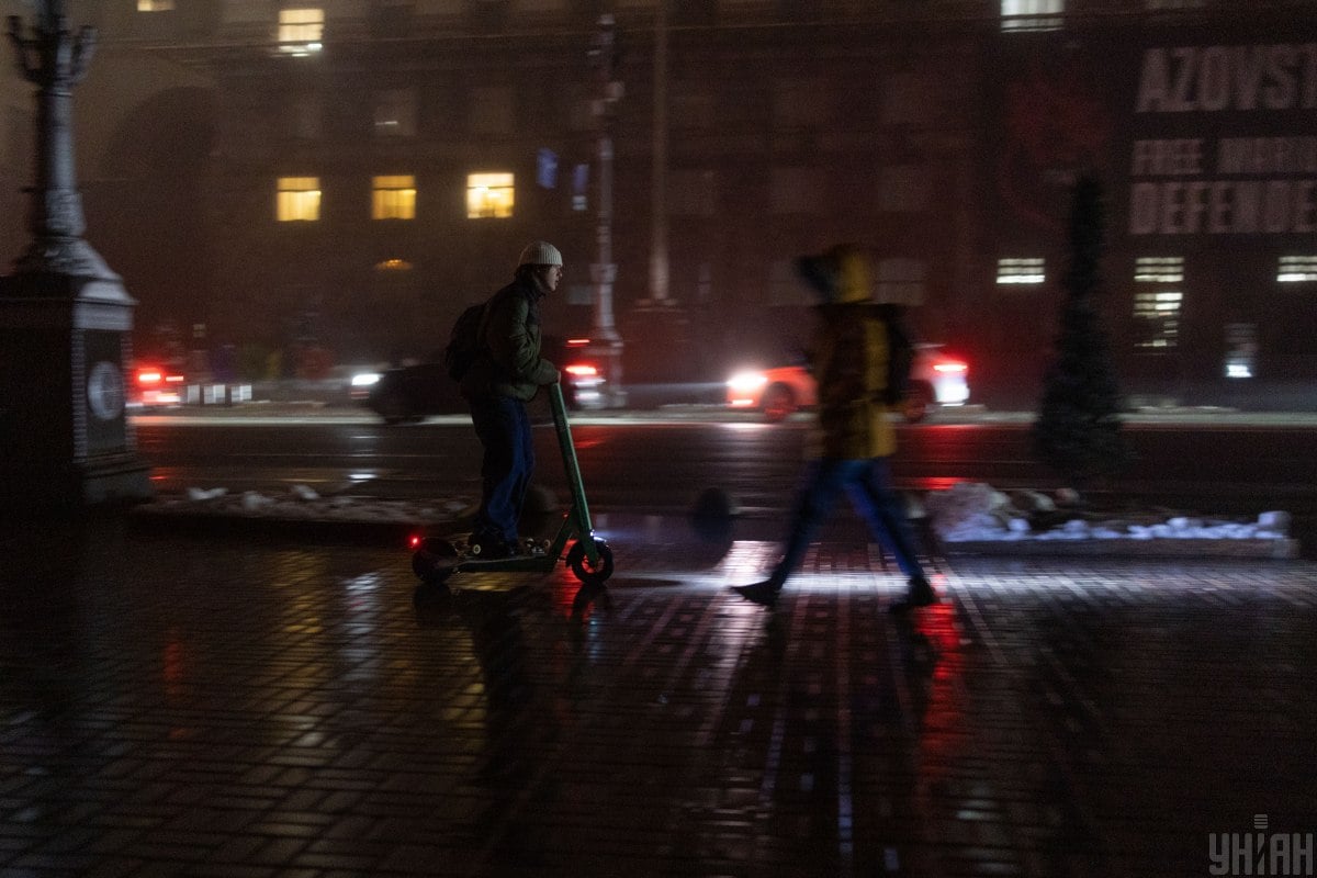 Київ під загрозою енергетичної ізоляції: чому світло вимикають уже зараз і що буде взимку Київ під загрозою енергетичної ізоляції: чому світло вимикають уже зараз і що буде взимку