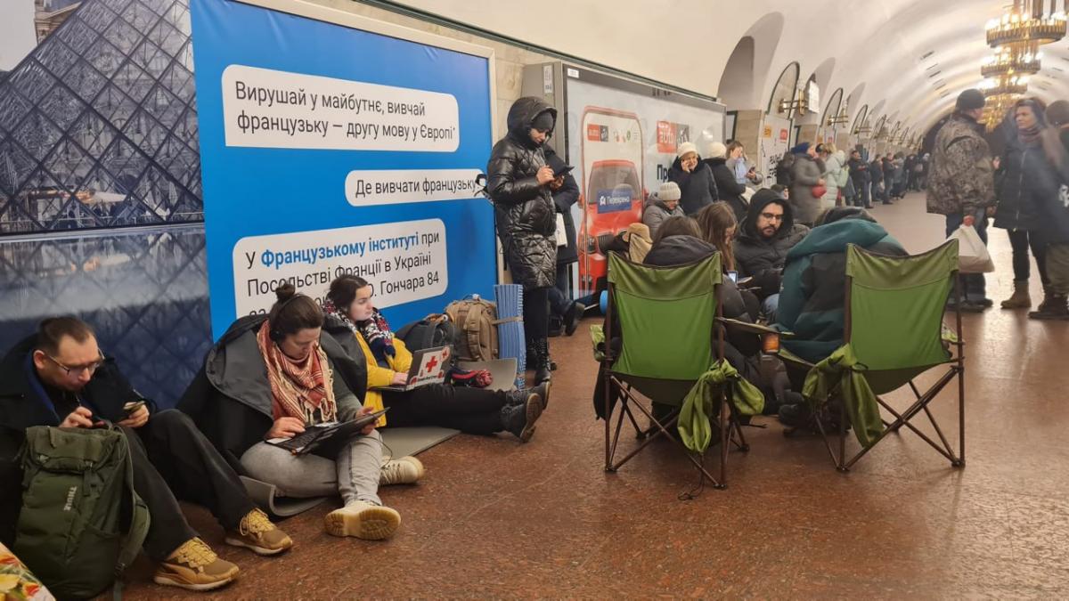 Метро в Киеве во время ракетной атаки 