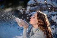 Женский гороскоп на неделю 13-19 февраля: Козерогам – неоднозначные события, Девам - выгода