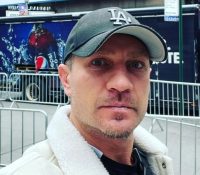 Только живи, мой герой: жена российского фигуриста молится о спасении мужа-путиниста