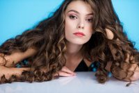 Як відростити розкішне волосся в домашніх умовах: найпростіші трюки, про які багато хто забуває