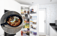Чому категорично не можна зберігати їжу в сковороді в холодильнику