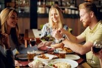 Ганьба або звичайна ситуація: чи можна забирати з собою залишки їжі з ресторану