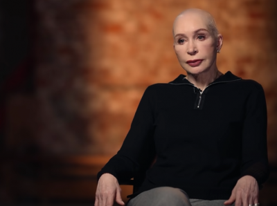 Більше не жінка: відома актриса розповіла, як залишилася без волосся Більше не жінка: відома актриса розповіла, як залишилася без волосся